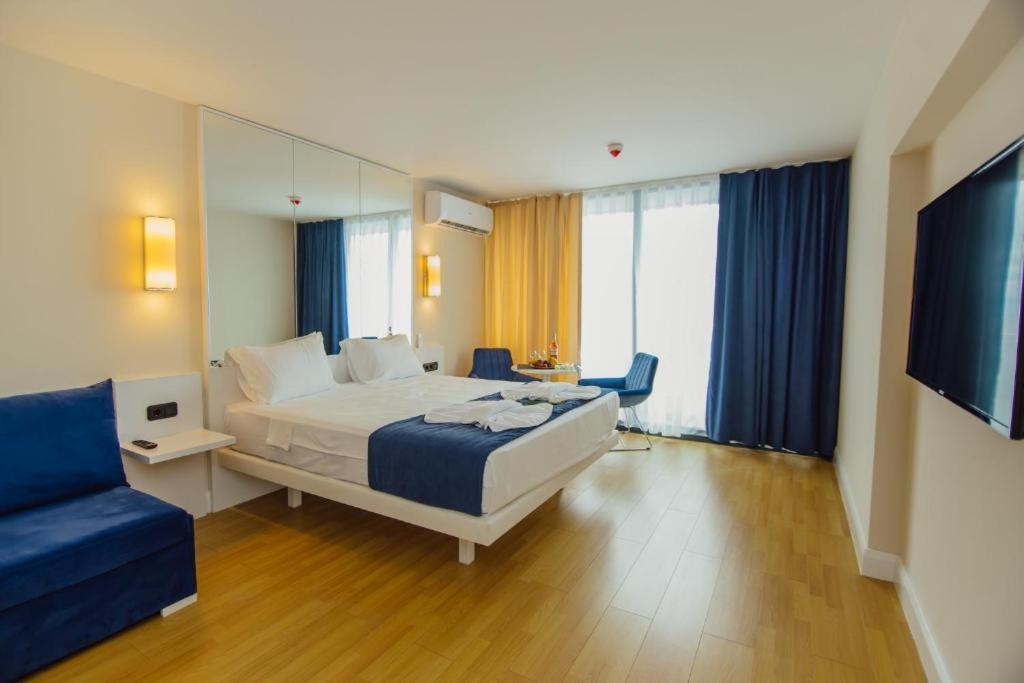 Sea View Apartments In Orbi City Batumi Bagian luar foto