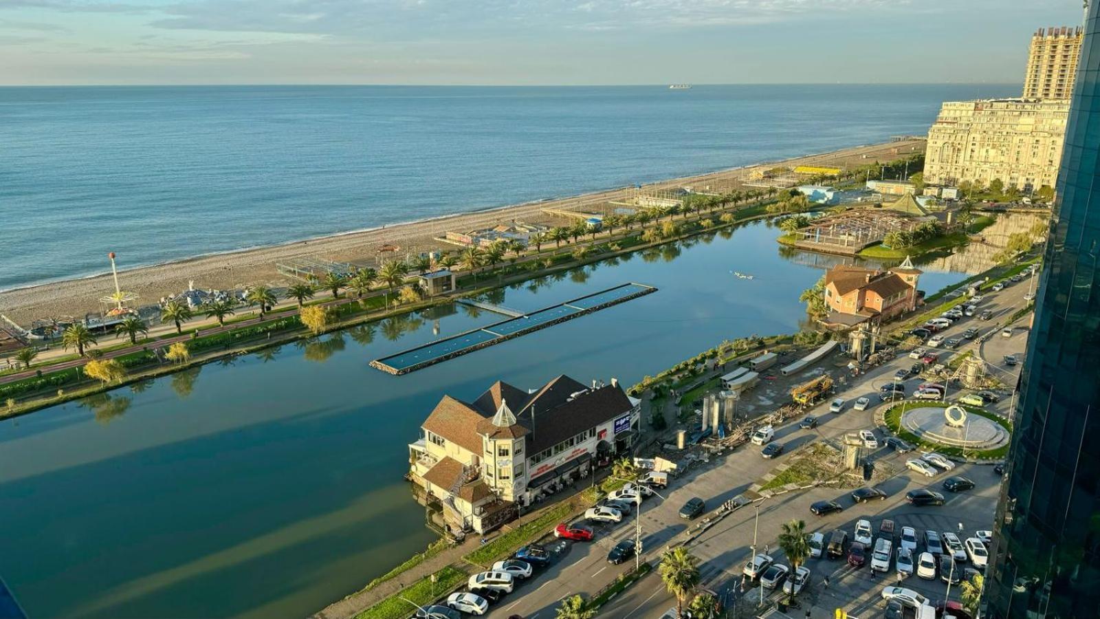 Sea View Apartments In Orbi City Batumi Bagian luar foto